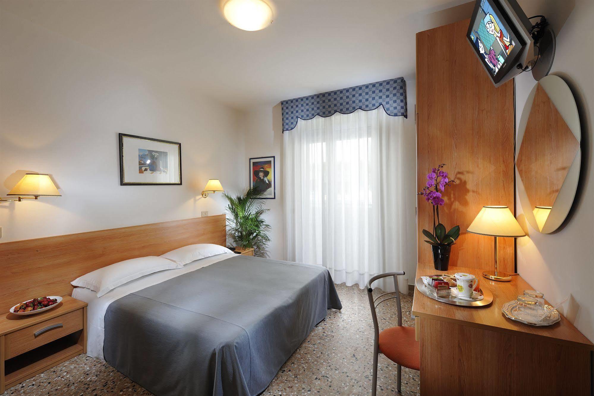 Hotel Rossini 4S Λινιάνο Σαμπιαντόρο Εξωτερικό φωτογραφία