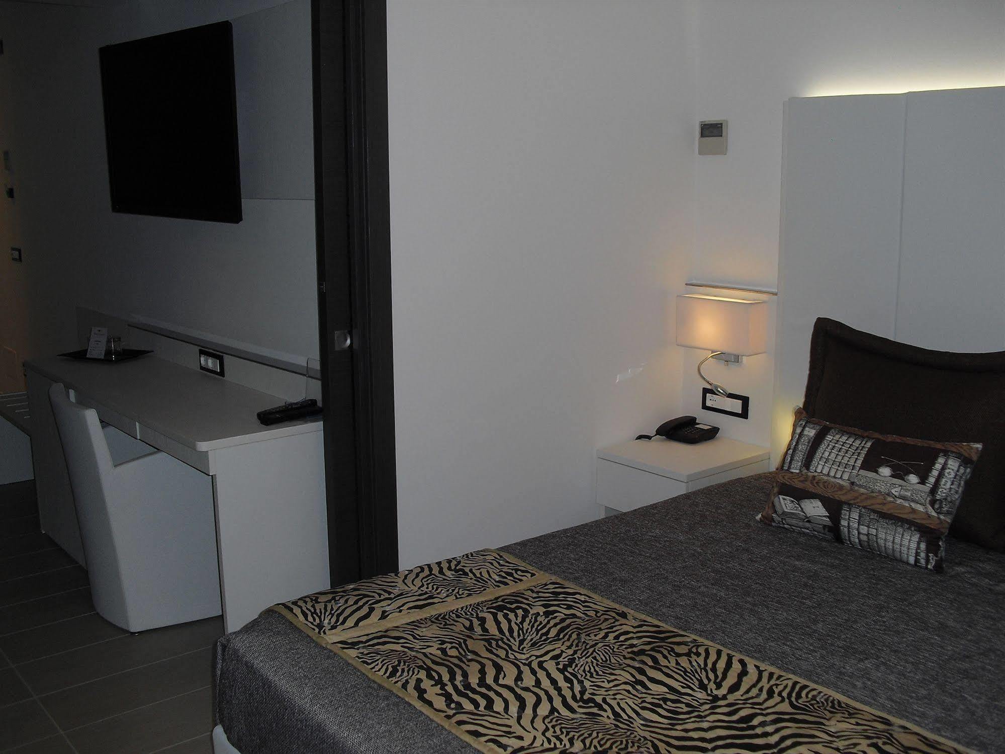 Hotel Rossini 4S Λινιάνο Σαμπιαντόρο Εξωτερικό φωτογραφία