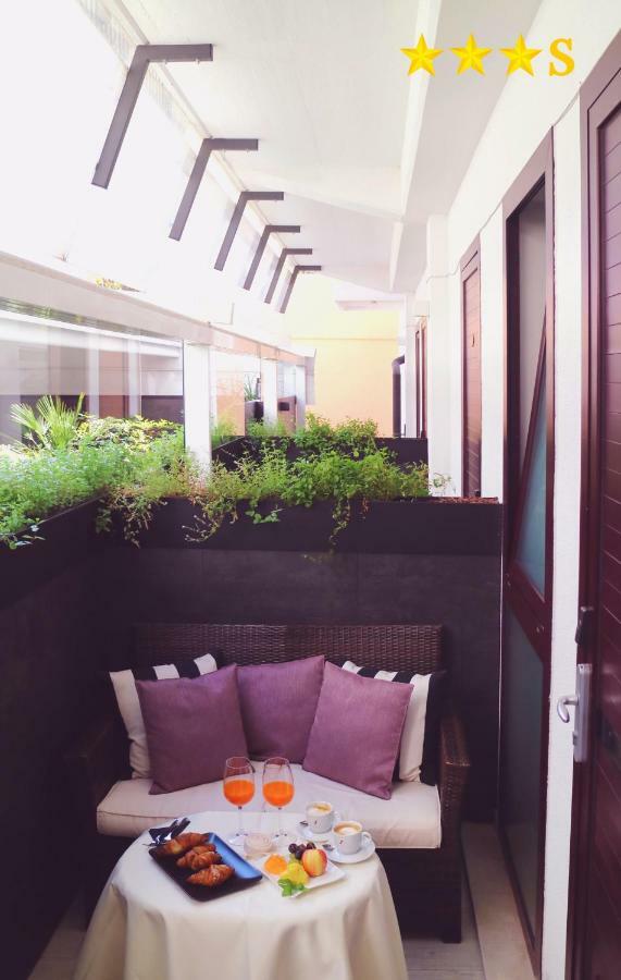 Hotel Rossini 4S Λινιάνο Σαμπιαντόρο Εξωτερικό φωτογραφία