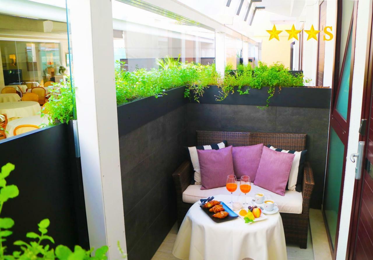 Hotel Rossini 4S Λινιάνο Σαμπιαντόρο Εξωτερικό φωτογραφία